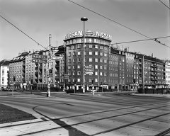 Südtiroler Platz - bus station and residential buildings