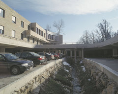 Institut Hernstein, Anbau zu Schloß Hernstein