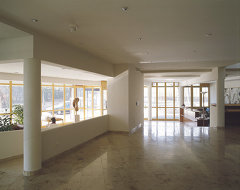 Institut Hernstein, Anbau zu Schloß Hernstein