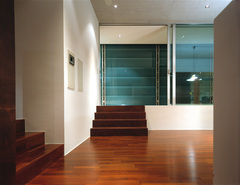 Haus J.