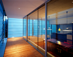 Haus J.