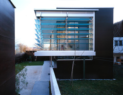 Haus J.