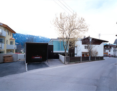Haus J.