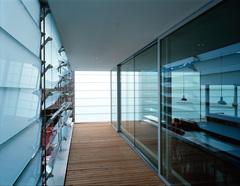 Haus J.