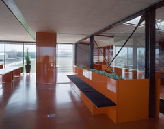 Efaflex Torsysteme, Betriebsgebäude