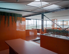 Efaflex Torsysteme, Betriebsgebäude