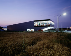 Efaflex Torsysteme, Betriebsgebäude